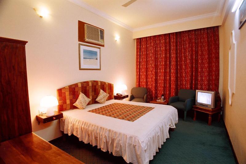 Oyo 9900 Hotel Pioneer Plaza จ๊อดปูร์ ภายนอก รูปภาพ