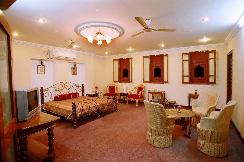 Oyo 9900 Hotel Pioneer Plaza จ๊อดปูร์ ภายนอก รูปภาพ