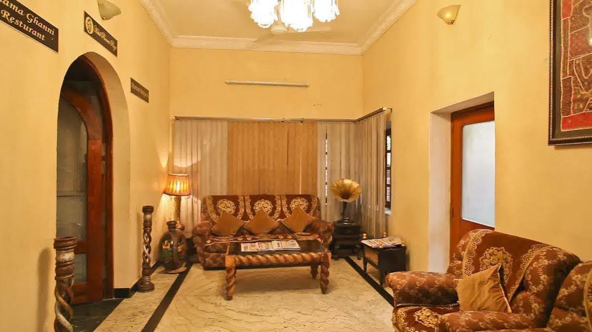 Oyo 9900 Hotel Pioneer Plaza จ๊อดปูร์ ภายนอก รูปภาพ