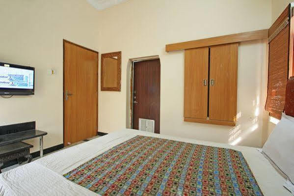 Oyo 9900 Hotel Pioneer Plaza จ๊อดปูร์ ภายนอก รูปภาพ