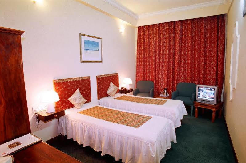Oyo 9900 Hotel Pioneer Plaza จ๊อดปูร์ ภายนอก รูปภาพ